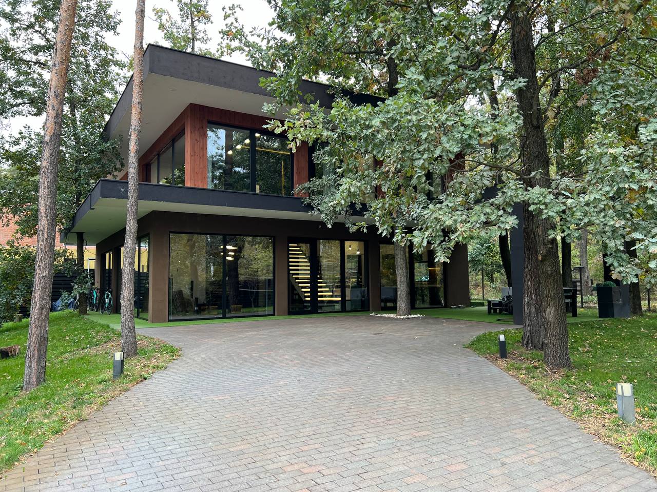 Стоянка Елітний Будинок в закритому котеджному містечку