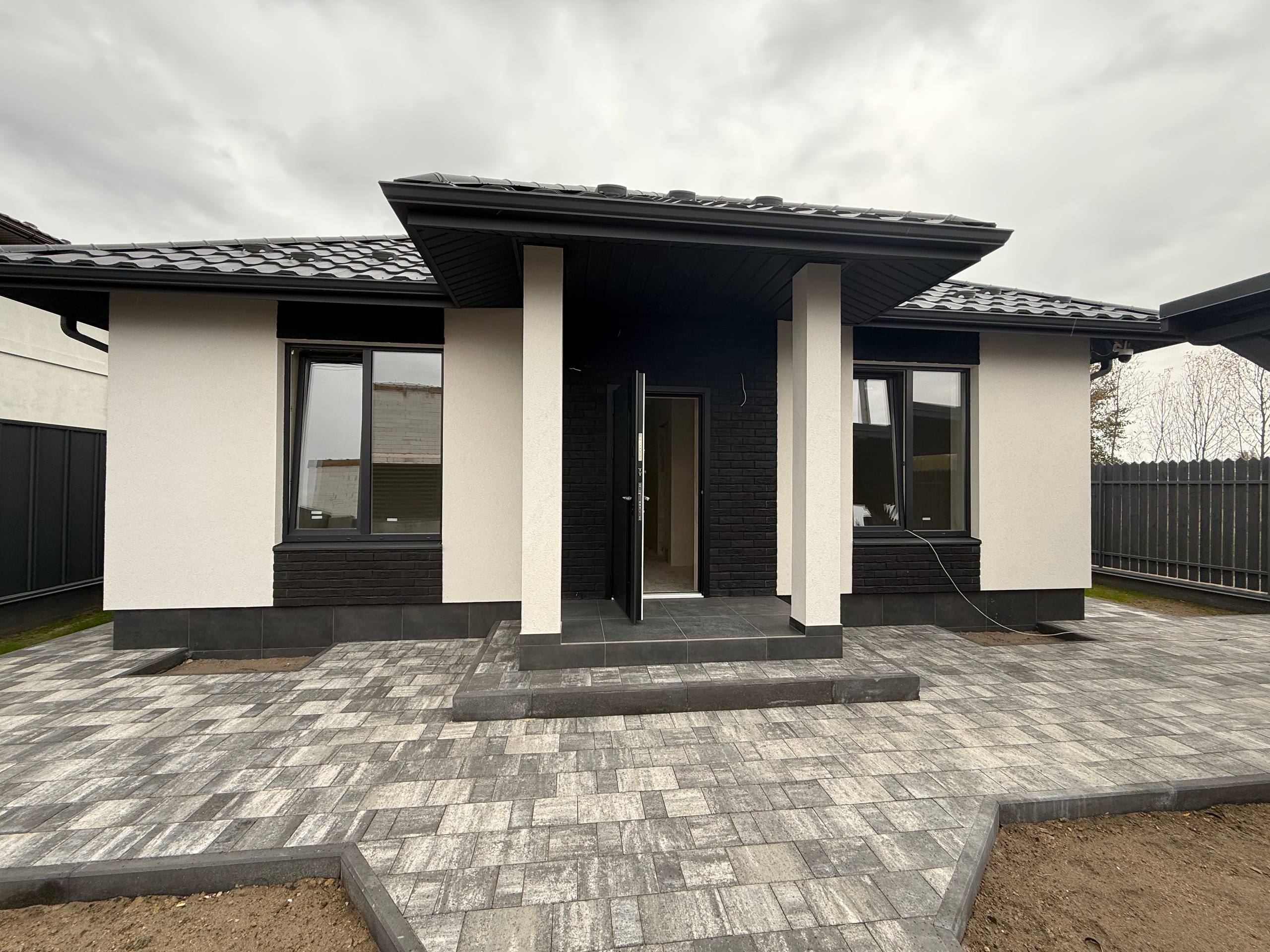 Лісова Буча Одноповерховий будинок з автонавісом та терасою - Зображення 4