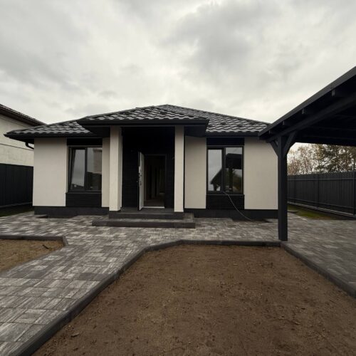 Лісова Буча  Одноповерховий будинок з автонавісом та терасою