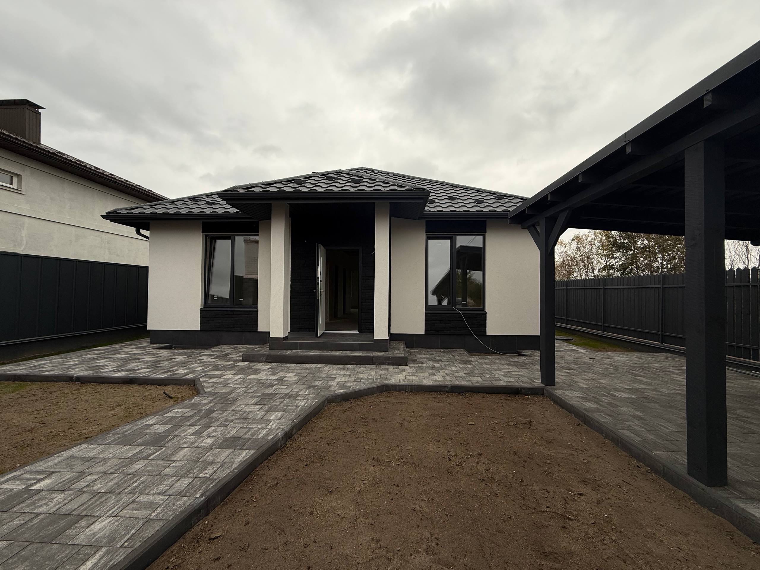 Лісова Буча Одноповерховий будинок з автонавісом та терасою