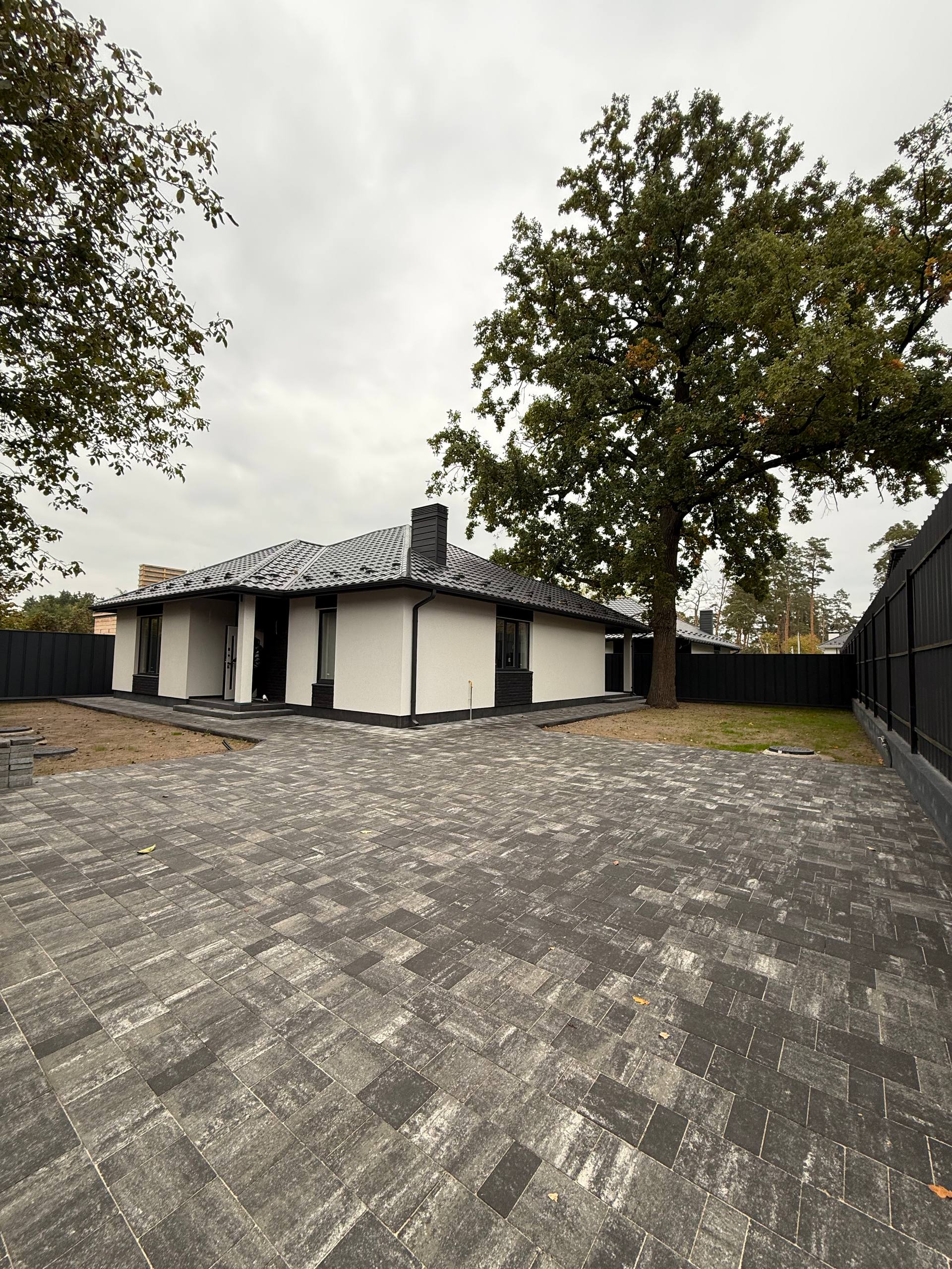 Лісова Буча Одноповерховий будинок з терасою і неймовірним дубом. - Зображення 3