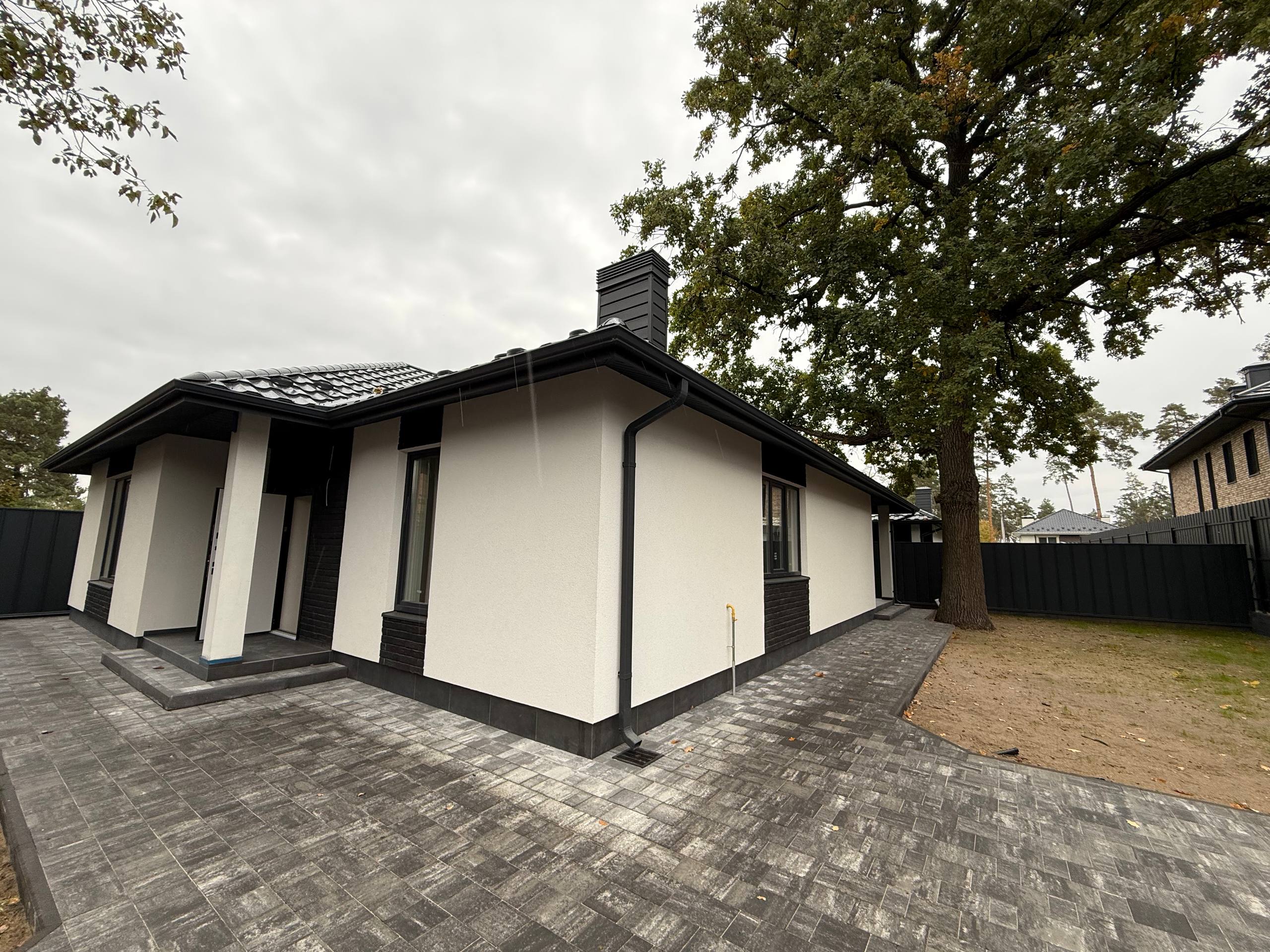 Лісова Буча Одноповерховий будинок з терасою і неймовірним дубом. - Зображення 4