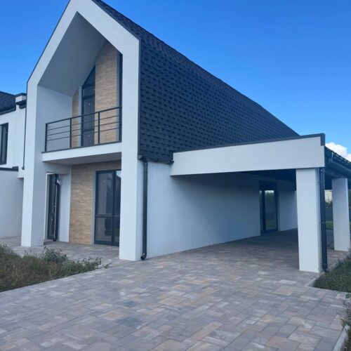 🏡 Сучасний двоповерховий будинок із терасою