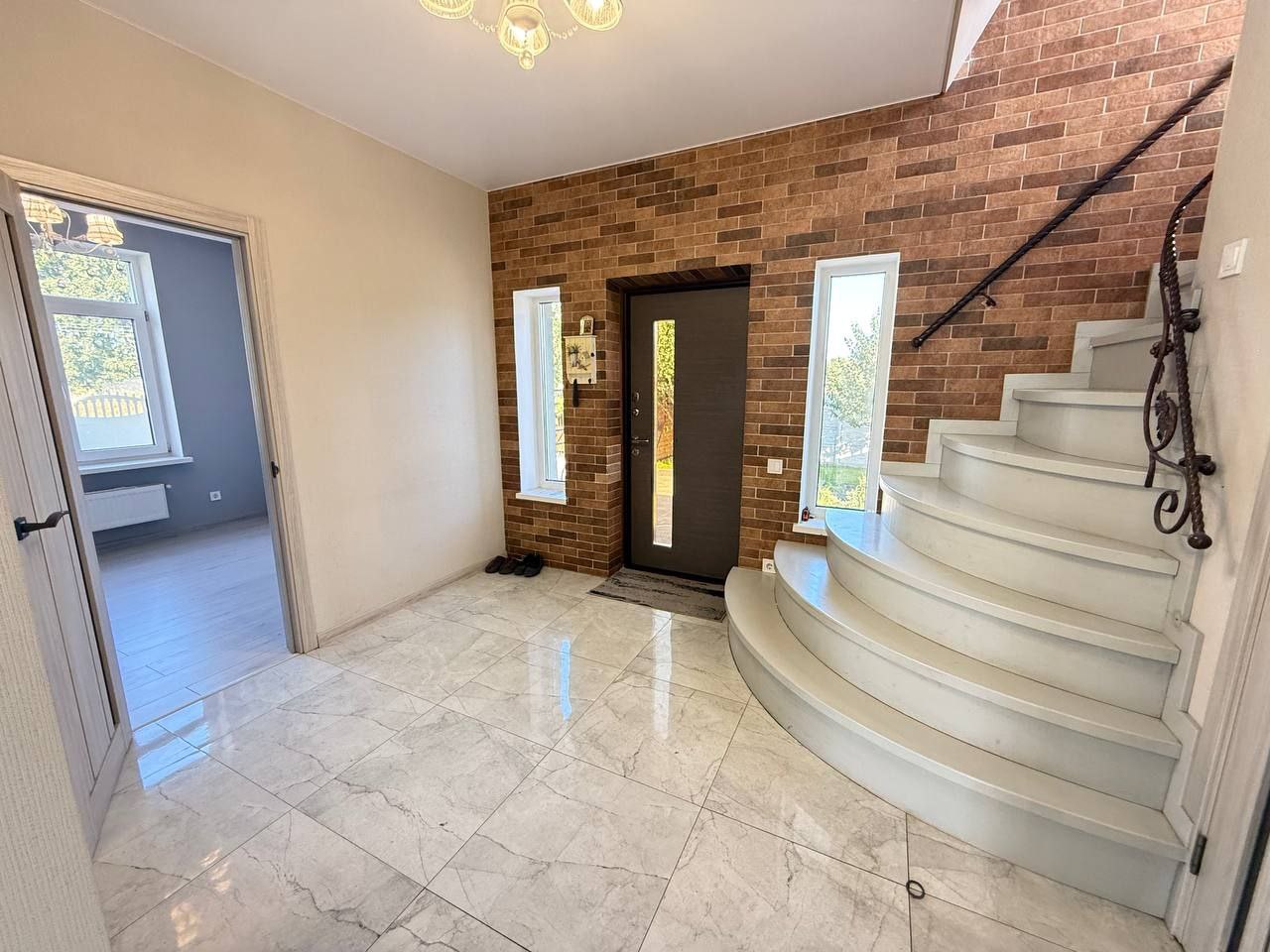 🏡 Просторий будинок у Макарові - Зображення 28