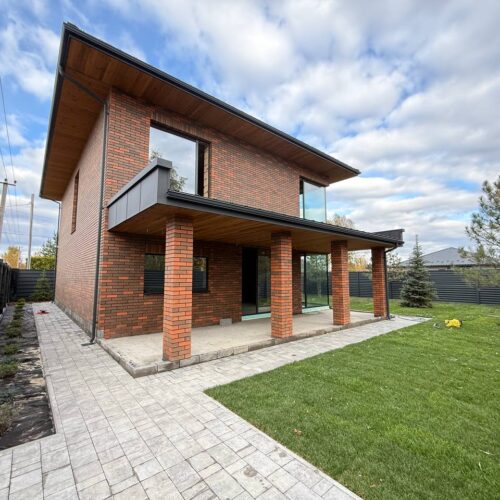 🏡 Сучасний двоповерховий будинок із автонавісом у с. Гореничі