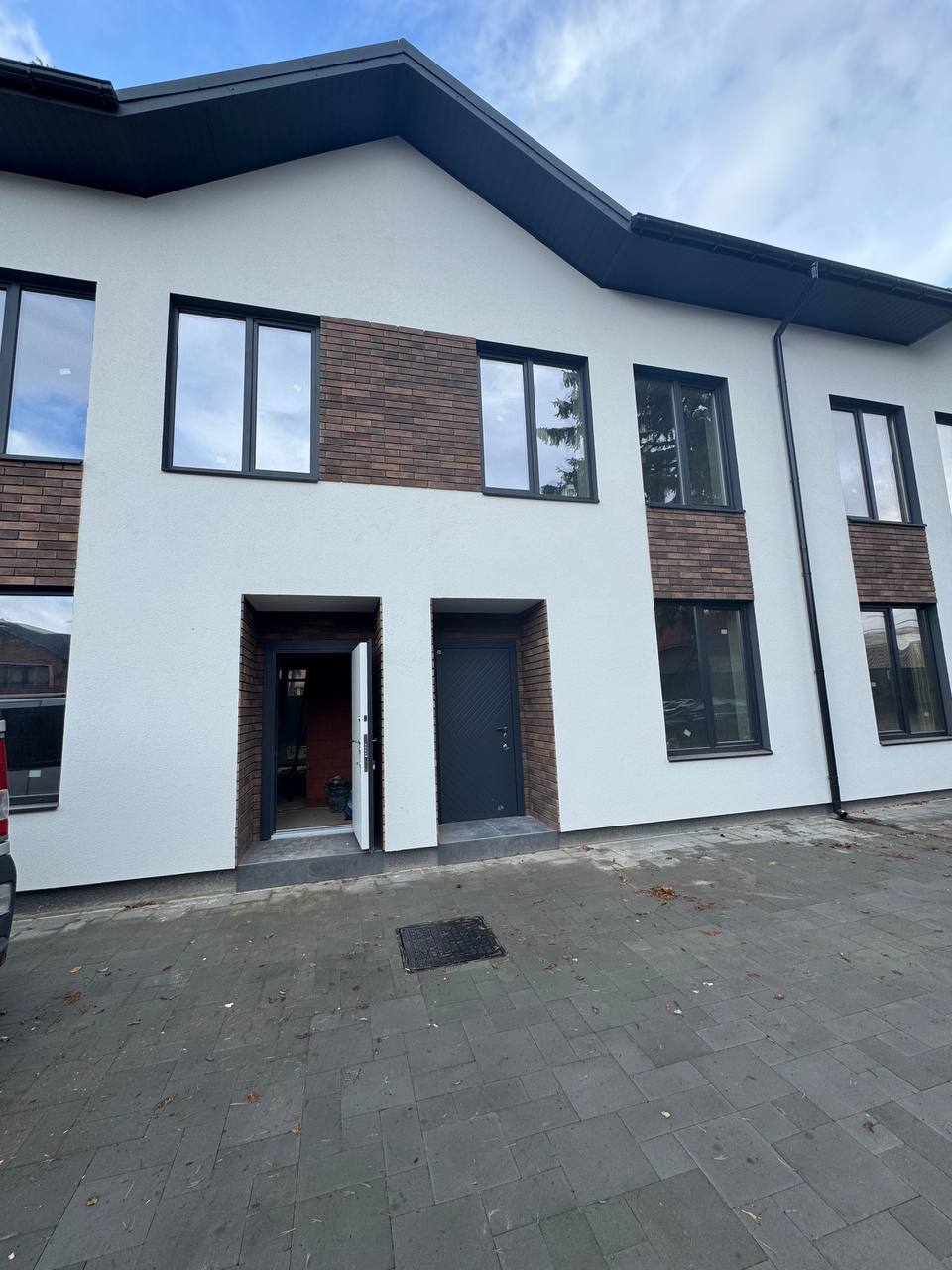 🏡 Комплекс сучасних таунхаусів в Ірпені, вул. Шкарівського, 9